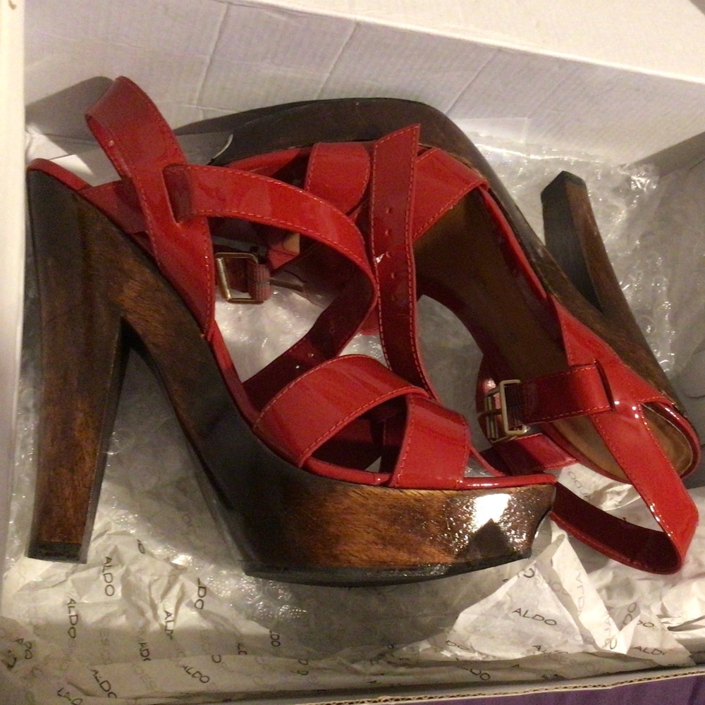 NWT Red Aldo Gwin -62 Wood Heel 38B